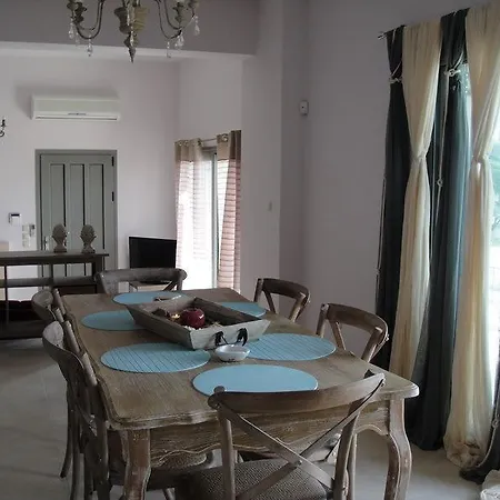 Βίλα Porto Heli & *